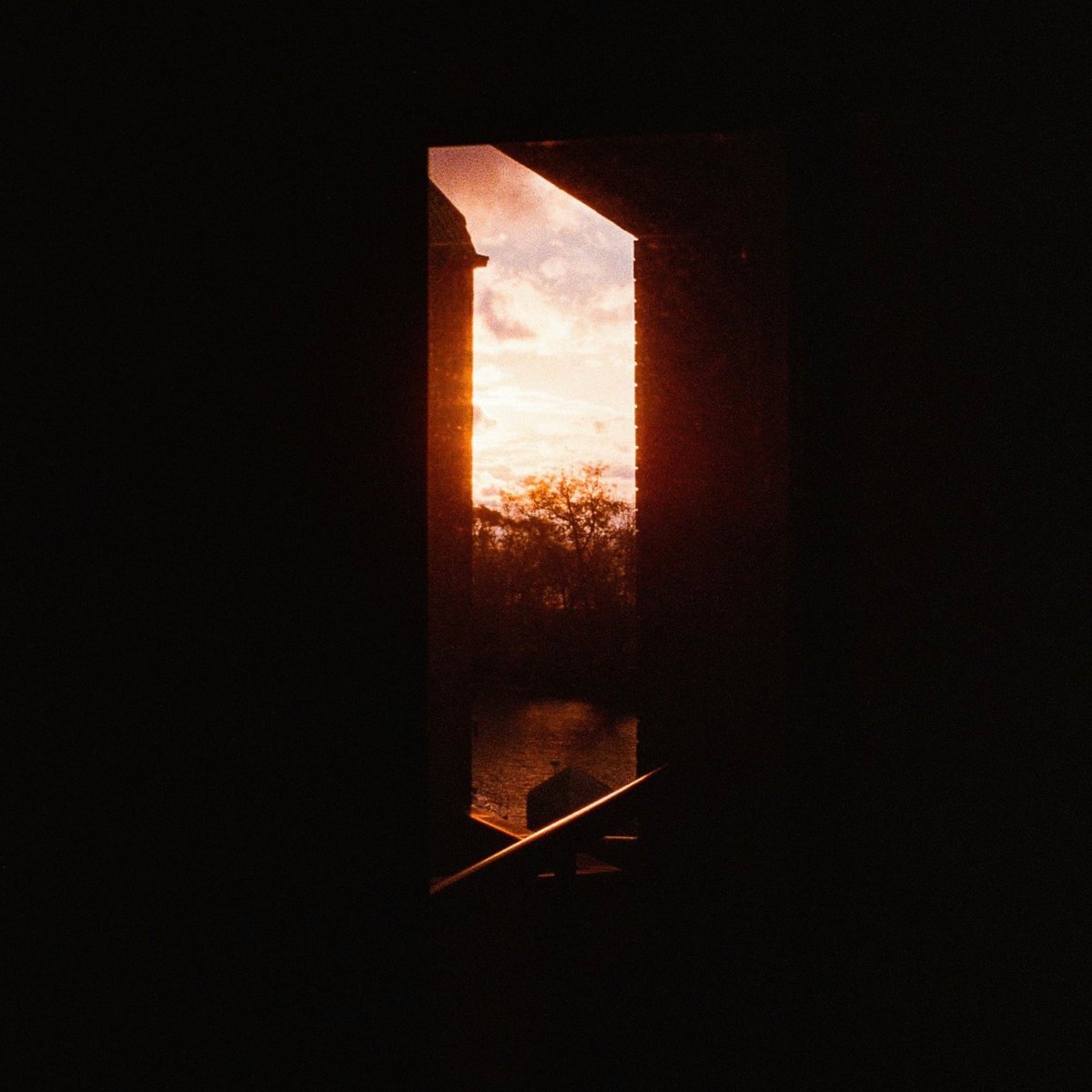 Light Blending In (@lightblendingin) on Twitter photo Cold Flame-a new collaborative EP from Plains Apparition, Light Blending In, and Haunted Ghost. With a special feature from <a href="/HVRTSangam/">Sangam</a> The feeling is dancing elusively in the flicker of a modest fire on a late winter night, reaching out of snow and ashes
lightblendingin.bandcamp.com/album/cold-fla… Cold Flame-a new collaborative EP from Plains Apparition, Light Blending In, and Haunted Ghost. With a special feature from <a href="/HVRTSangam/">Sangam</a> The feeling is dancing elusively in the flicker of a modest fire on a late winter night, reaching out of snow and ashes
lightblendingin.bandcamp.com/album/cold-fla…