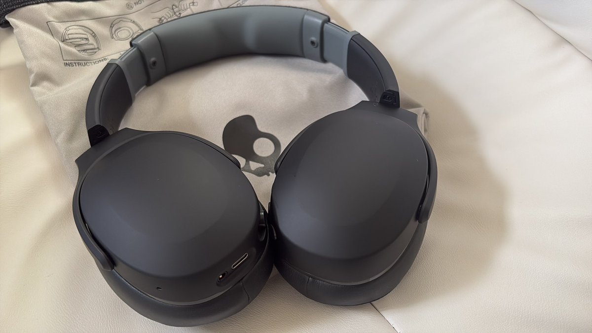 おそめのおはよう🐊
(忘れてた)

雨なのか曇りなのかわからん天気で
ジメジメしてて嫌😇

気合い入れて週末すごそ。

skullcandyのcrusherEVOっていう
ヘッドホン買ったから、まじで音楽聴くの
ちるい。
重低音ヤバいから気になる人買ってみて🎧