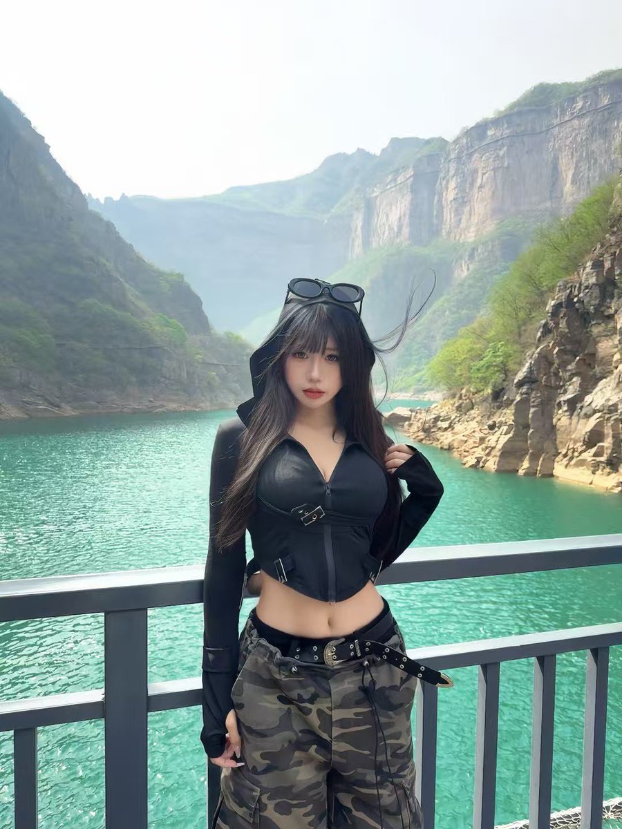 Puppyoo2004's tweet photo. 短暂的失重感后是我无限接近死亡又热烈的生命 #女大学生 #反差 #奶子 #小狗日记 https://t.co/UBPWLjnt69