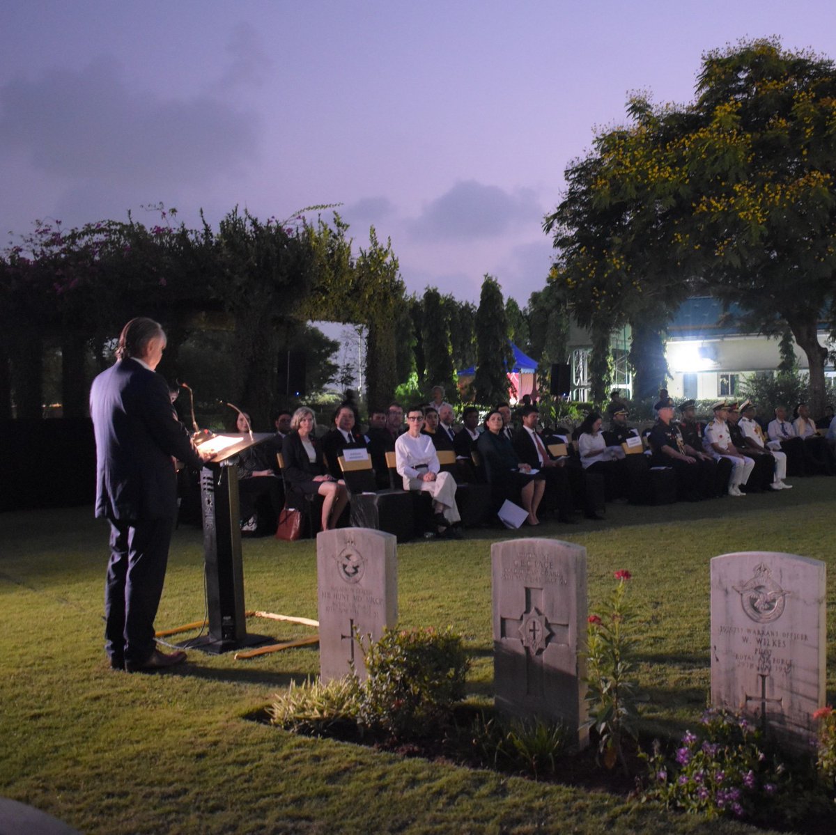 Senthil45999250's tweet photo. #AnzacDay2025 Dawn service at Madras War Cemetery, Chennai. Lest We Forget ! @CWGC @AAPAComms https://t.co/VzpeXOh9yQ