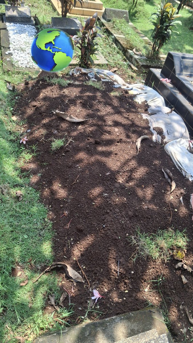 _____pratiwi's tweet image. assalamualaikum ibu dan ayah, pelan2 ya tiwi rapihin