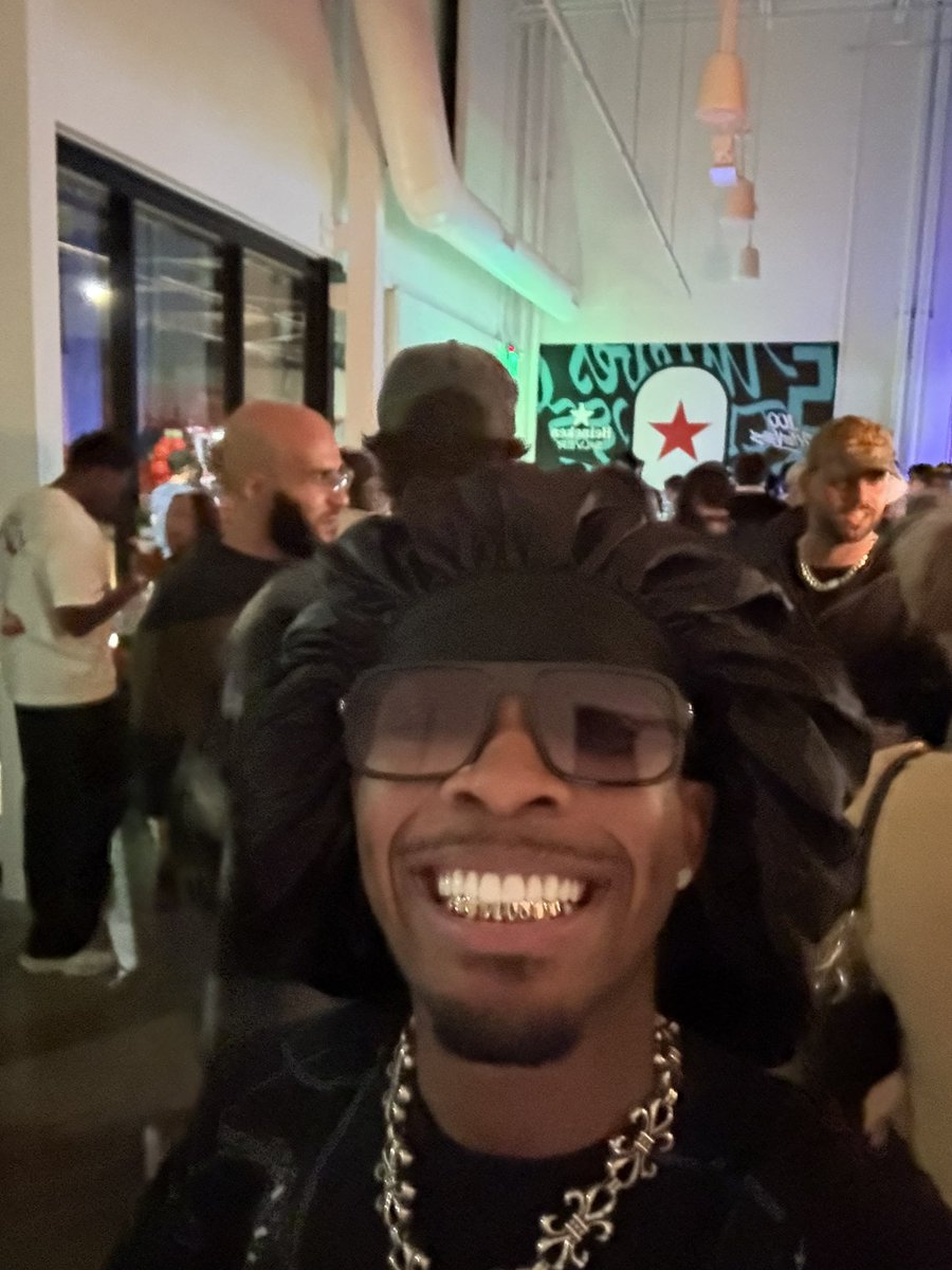 MY ALBUM OUT NOWWWWW LFGGGGGG THANK U ALL LOVE U LOVE U