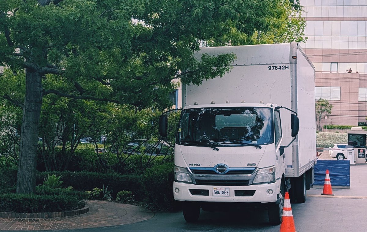 FastruckMoving's tweet photo. Relocating your office? Fastruck Moving Company delivers fast, efficient commercial moves with zero hassle and minimal downtime. Let’s get your business moving! https://t.co/aDNjUACMYB