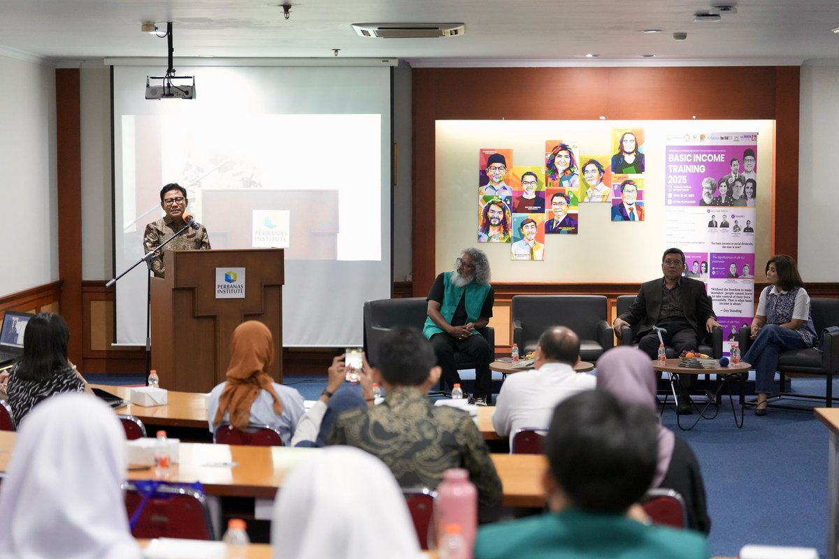cakimiNOW's tweet photo. Ide tentang universal basic income (UBI) sangat relevan di tengah upaya pemerintah memperbaiki cara kerja pembangunan nasional dan perlindungan sosial. 

Saya menyampaikannya di acara Basic Income Training 2025 hari ini, di Perbanas Institute yang bekerja sama dengan Basic Income Earth Network dan dihadiri para pakar terkait ini. 

Praktik UBI, memberikan bantuan finansial kepada masyarakat tanpa syarat, telah dijalankan di banyak negara, seperti di Finlandia dan Kanada yang berdampak positif bagi penurunan kesenjangan ekonomi. 

UBI bisa menjadi model progresif untuk memperkuat kehadiran negara dalam pemberdayaan masyarakat miskin dan pemerataan ekonomi. Tentu dengan basis data valid seperti Data Tunggal Sosial Ekonomi Nasional (DTSEN) yang telah berhasil terwujud. 

Tujuan kita jelas: tak boleh ada satupun masyarakat yang tertinggal gerbong kesejahteraan.