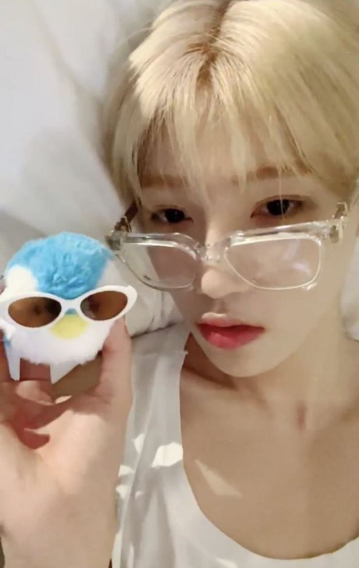 cwchanhee's tweet photo. @BordeReveal Punteeeennn gue dan bayi mungiel gue mau keikut join dong pliz inimah, jangan ngeliat tl gue soalnya kaya orang kepingsan aslinya berisik di dm suer ga boong, tenang aja gue jago bondang bonding kalo mengecewakan bisa dituker sama sendal jepit, pick me pick me uuuup 🔥🔥🔥 https://t.co/LhZOE1hwO7