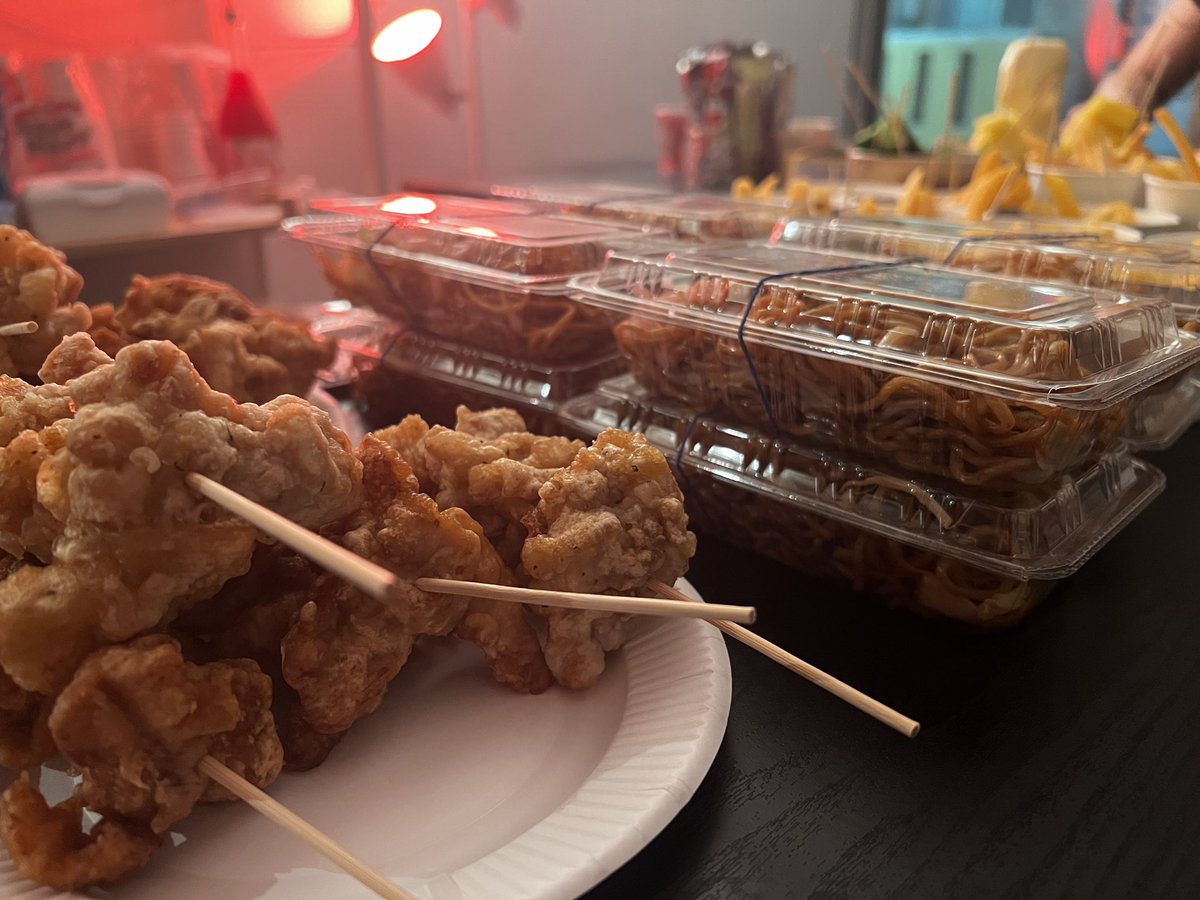 Kengo_Ujiie's tweet photo. 屋台をテーマにしたメンバーとの交流会を社内で開催🏮

#OUTWORK #うちのアソビルディング https://t.co/TGHSpFGcvE