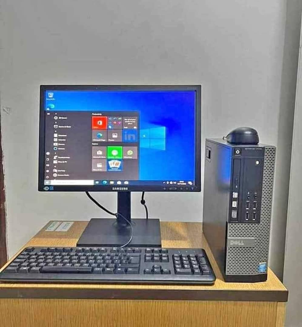 Desktop Full set
Core i5 
Processor 3.3ghz 
Ram 4Gb
Hdd 500Gb 
Kioo Inch 19"
Keyboard 
Mouse 
Powers &amp; Vga 
Tsh 300,000/= Tu
WhatsApp ☎️📩 0628662202
Unatumiwa popote ulipo Tanzania 🇹🇿