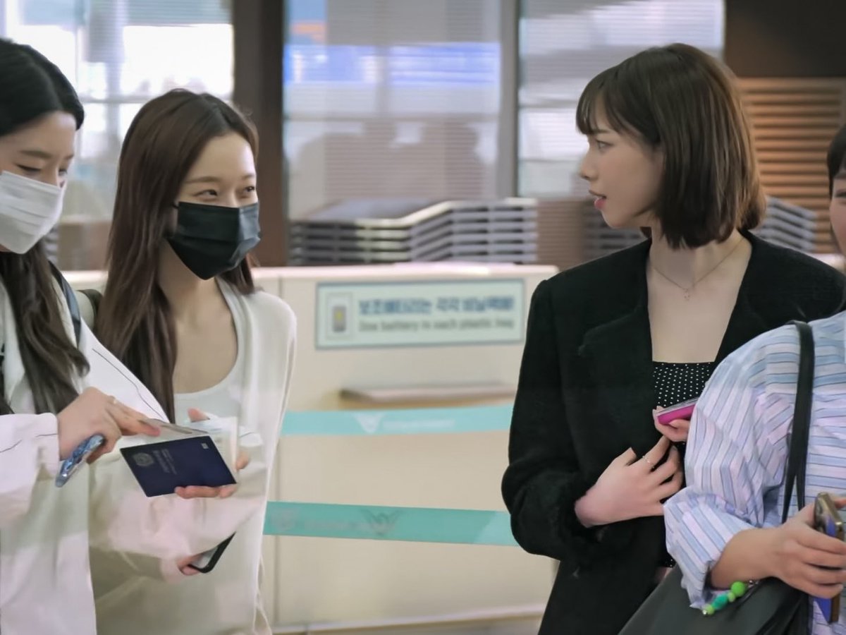 내가 깜고를 너무 냥빨했나봐 
왜 이렇게 뾰둥뽀둥하고 순해졌엌ㅋㅋㅋ
근데 같이 있던 강아디도 내가 빨았던가…🤔?