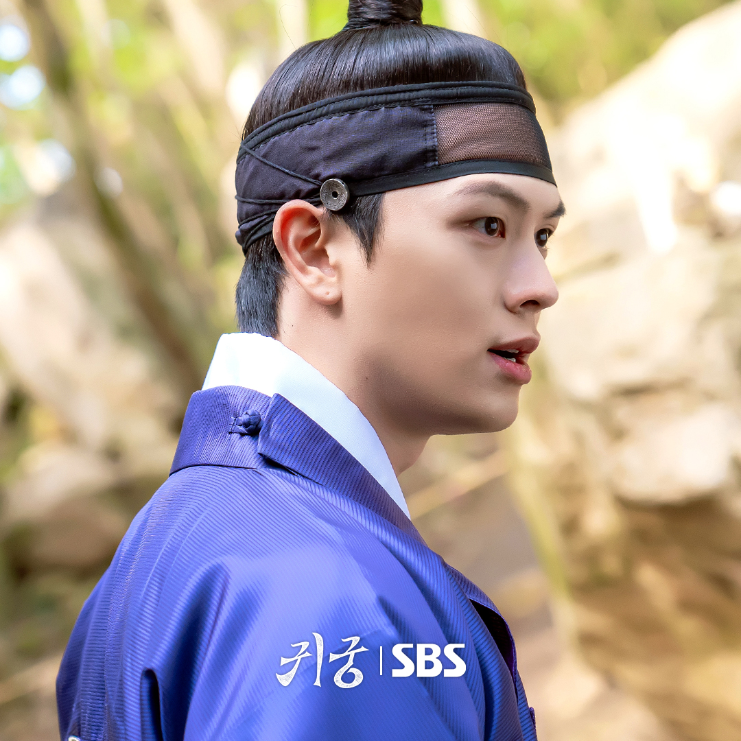 깊은 산속 긴장감 넘치는 성재와 지연이
등골 오싹하게 해 줄 오늘은 귀궁 DAY🤍

SBS 금토드라마 &lt;귀궁&gt;
☞ [금,토] 밤 9시 55분

#SBS금토드라마 #귀궁
#TheHauntedPalace
#귀궁스틸 #스틸
#육성재 #김지연 #김지훈