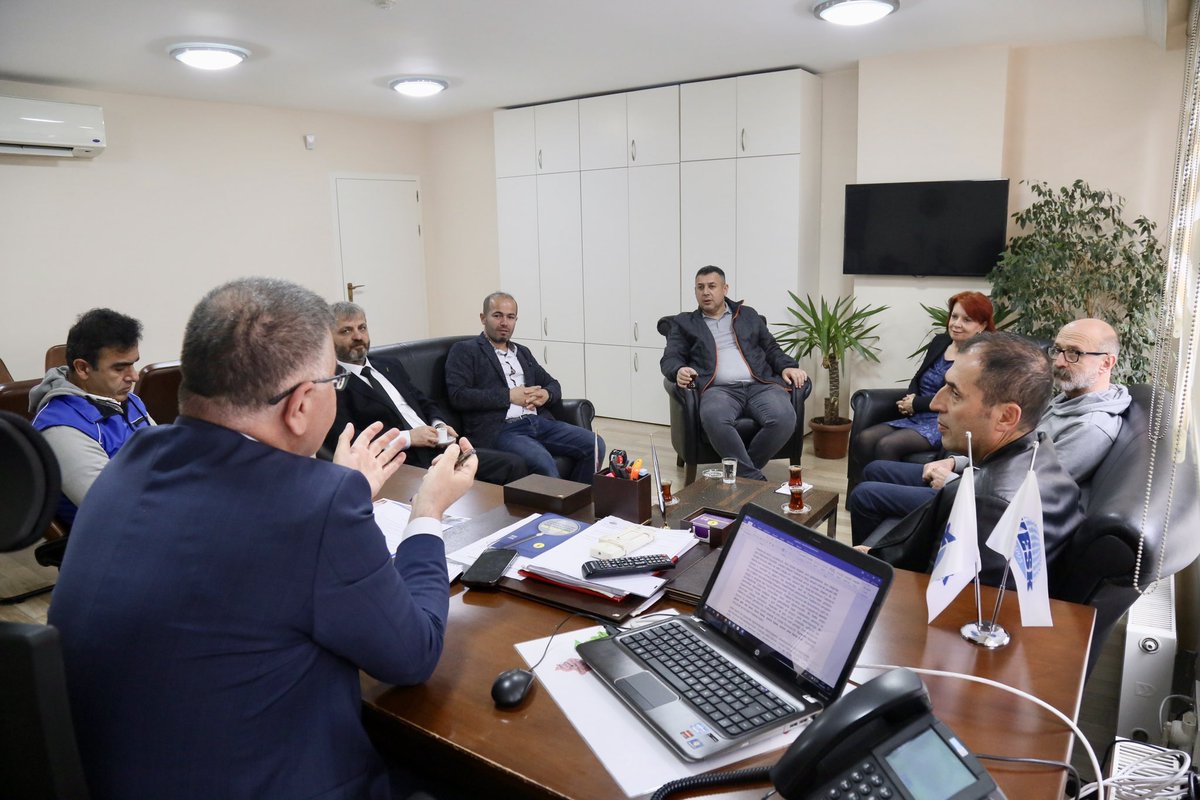 Memur Disiplin Affı Platformu 
en son 2006 yılında çıkarılan disiplin affının, acil bir yasal düzenleme ile yeniden TBMM gündemine getirilmesi üzerine Konfederasyonumuza ziyaret gerçekleştirerek konu üzerinde 
görüş alışverişinde bulundu.