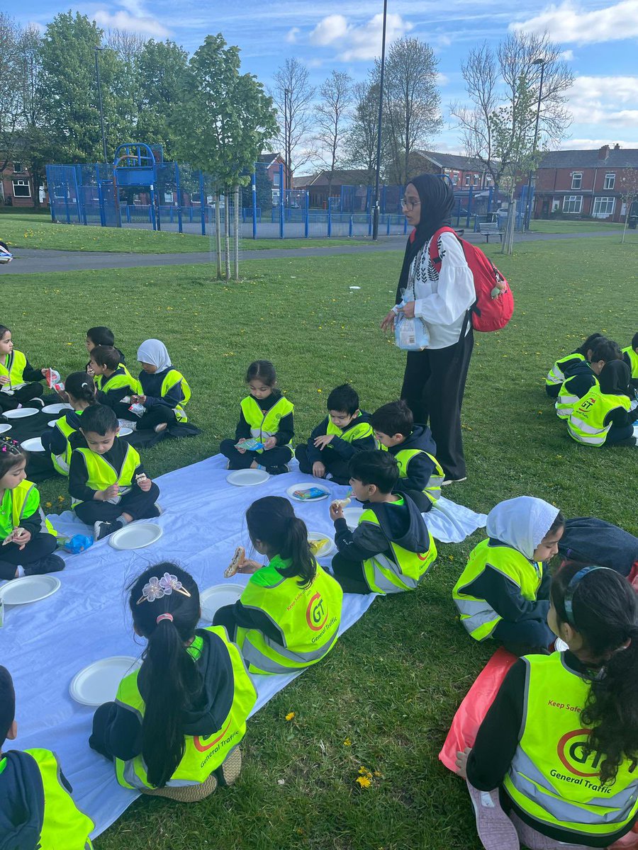 Miss_M_Patel's tweet photo. Reception had a blast off of a picnic at the park today, inspired by ‘Whatever Next!’ We packed our own space picnics just like Baby Bear and imagined rockets, stars, and moon landings under the trees. What an adventure! @OliveTreeBolton @MrsZPatel @twinkleyschools #EYFS https://t.co/9cQ7pbCKY9