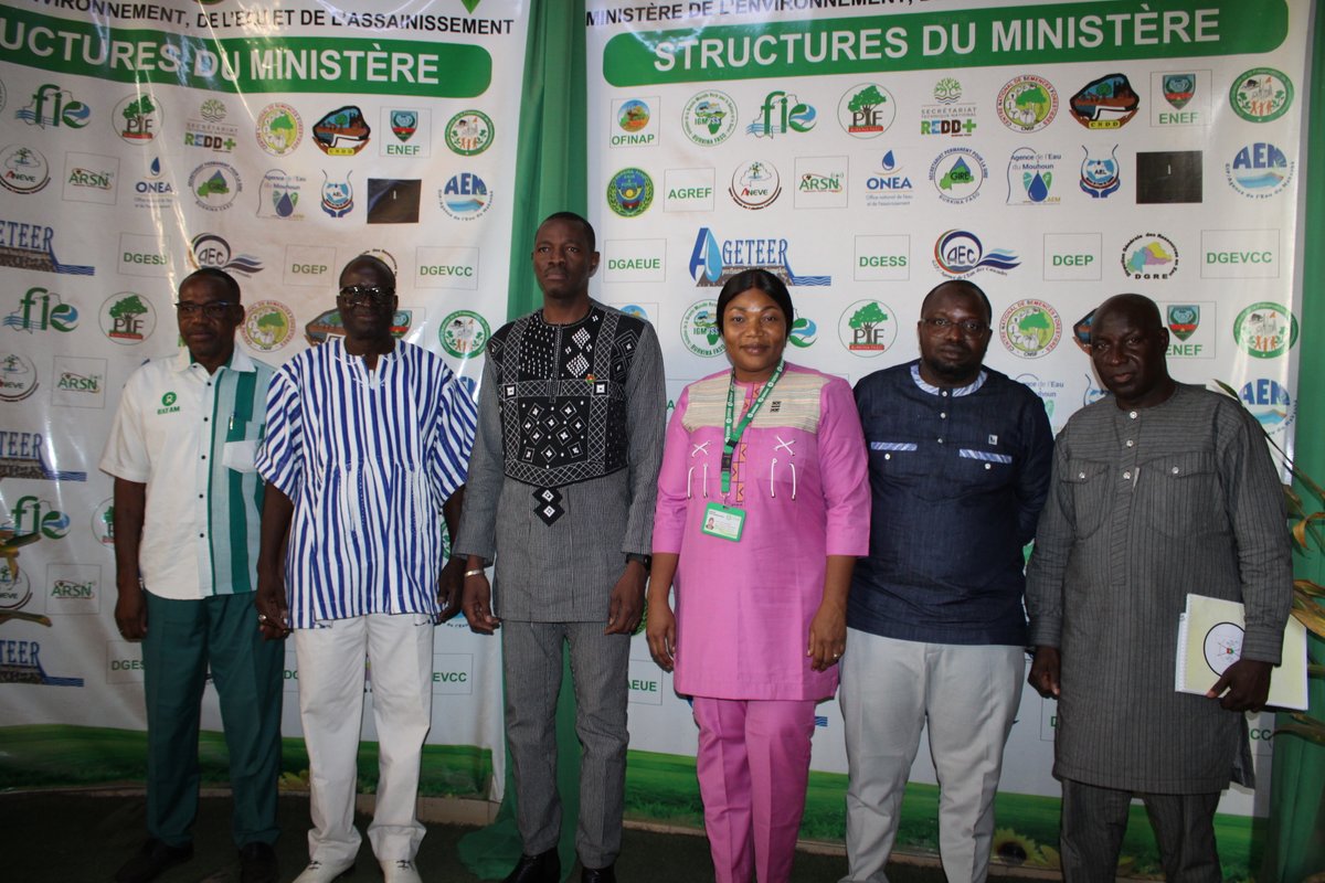 oxfamauburkina's tweet photo. Audience auprès du ministre de l’Environnement de l’eau et de l’Assainissement
Oxfam au Burkina Faso a été reçu en audience ce jeudi 24 avril 2025 par le ministre de l’Environnement, de l’Eau et l’Assainissement, M. Roger BARO.
#MEEA
#Environnement
#BurkinaFaso
#Climat https://t.co/D6vwynrcNa