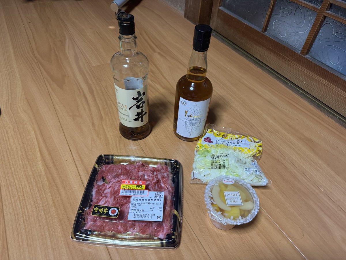 #うに爺P

 晩ご飯の牛肉とデザートの旬詰みゼリー

ウイスキー2本はゴルフの景品でゲット
(順位は100位 でした ww)