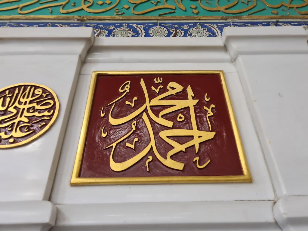 أَحببتُ ذِكر مـحـمدٍ بلساني 

والشوق ضجَّ بمقلتي وجناني 

يا ربِّ صلِّ على النبي وجازِهِ 

عنَّا جزاءَ الخـيرِ والإحـسانِ

اللهم صل وسلم على نبينا محمد عدد ما صلى عليه المصلون وصل وسلم عليه كلما ذكره الذاكرون.

صلوا على الحبيب، يومكم يطيب.

#الجمعة