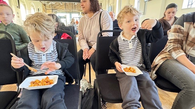 UniofNorthamptonNews (@uninhantsnews) on Twitter photo "It was wonderful to see guests explore what food means to them and lifestyle changes to take away."
Our Nourishing Connections Festival showcased healthy #food, cooking #nutritious meals and #grocery budgeting for local families.
<a href="/EmelThomas/">Dr Emel Thomas</a>
northampton.ac.uk/news/universit… "It was wonderful to see guests explore what food means to them and lifestyle changes to take away."
Our Nourishing Connections Festival showcased healthy #food, cooking #nutritious meals and #grocery budgeting for local families.
<a href="/EmelThomas/">Dr Emel Thomas</a>
northampton.ac.uk/news/universit…