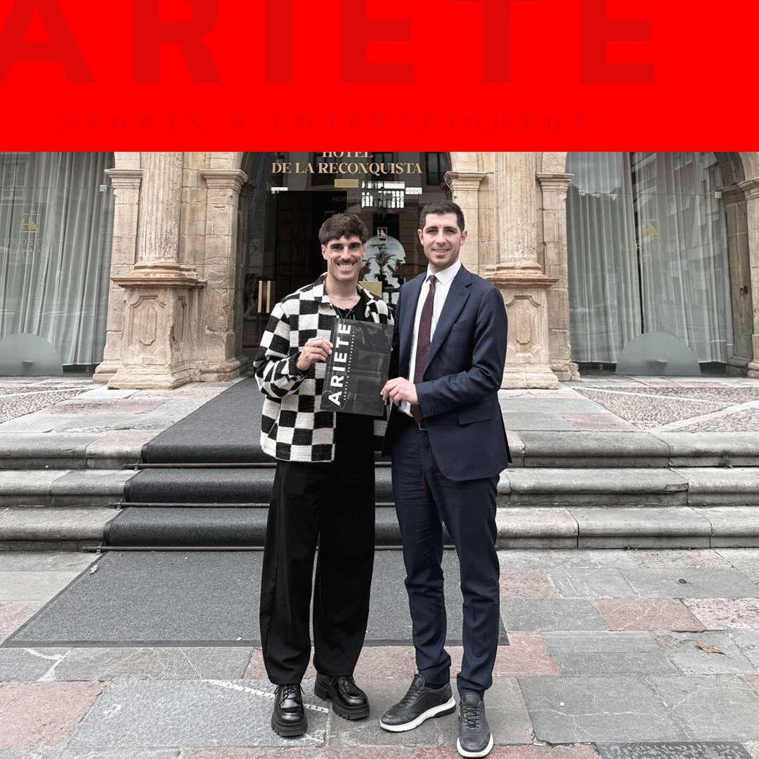 Arietecapital's tweet image. @santiagocolombatto y @Nacho2Vidal, jugadores del Real Oviedo, afrontan la recta final de la temporada ⚽. Aun así, han sacado tiempo para recibir a su #CapitalManager, Fernando La Rocca.🤝

Aprovecharon la visita para revisar su #CapitalPlan y seguir #soñando a lo #bestia.🚀