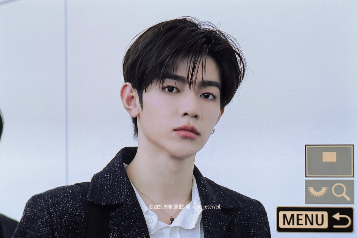 pinkskies_zh's tweet photo. 250425 중남 좋아 #ZHANGHAO #장하오 #章昊 #ZEROBASEONE #ZB1 #제로베이스원 https://t.co/qhRHMnIr9W