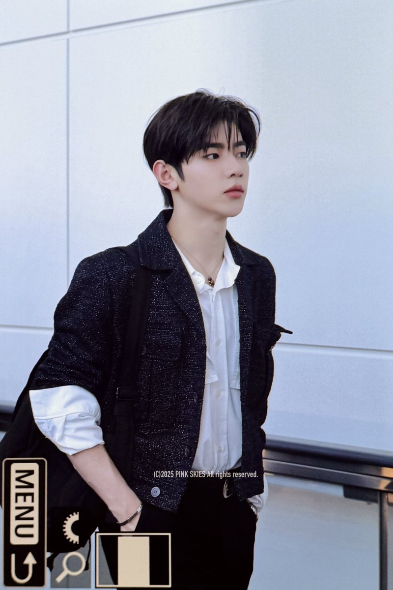 pinkskies_zh's tweet photo. 250425 중남 좋아 #ZHANGHAO #장하오 #章昊 #ZEROBASEONE #ZB1 #제로베이스원 https://t.co/qhRHMnIr9W