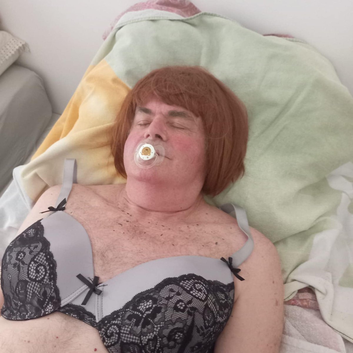 Voici môn gros bébé soumis catin féminisé jean pierre faure