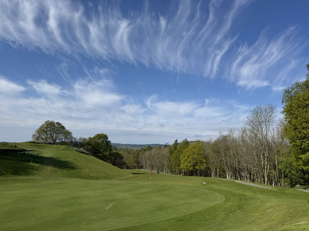 WindermereGolf's tweet image. ⛳️ We’re weekend ready with the sun shining and course in stunning condition.

#lookinggood #sun #windermere #golf #golfcourse #golfers #lakedistrict #golfgreen #golfclub #stunning