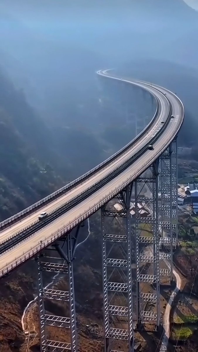 ValeriA_Tech's tweet photo. Los megaproyectos más impresionantes del planeta 🌍✨

Obras de ingeniería que valen miles de millones y están rediseñando el futuro.

Un hilo que parece ciencia ficción... pero es muy real 🧵 https://t.co/X1yLEeMrMe
