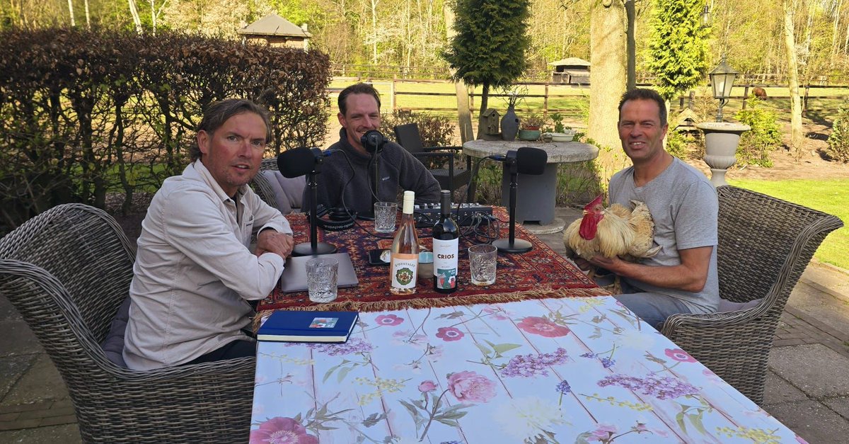 Deze week de eerste aflevering met de meest besproken scheidsrechter van Nederland: Bas Nijhuis!

Onder meer over de VAR, media als een kans zien en de inzet van bodycams!

Luister hem hier!
Spotify: open.spotify.com/episode/5lwG5X…
Apple: podcasts.apple.com/il/podcast/bas…