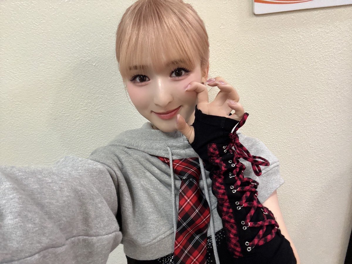 🫧 : #今日のミーアイ

20250425
@ KBS2「Music Bank」

#RINON #MOMONA #SUZU
┈┈┈┈┈┈┈┈┈┈┈┈┈┈┈
ME:I 3RD SINGLE "𝓜𝑼𝑺𝑬"
2025.04.16 Release

"𝓜𝑼𝑺𝑬" Digital Release
🎧 MEI.lnk.to/MUSE

'𝓜𝑼𝑺𝑬' Official MV
🐾 youtu.be/zPmSwXMQtRk

𝟐𝟎𝟐𝟓 𝐌𝐄:𝐈