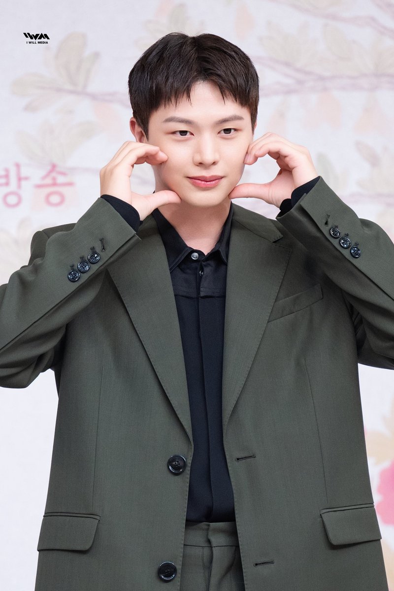 [📌] 
육성재 SBS드라마 '귀궁' 제작발표회 BEHIND PHOTO

🔗fromm.my/G4w0VB

#육성재 #YOOKSUNGJAE
#SBS #귀궁