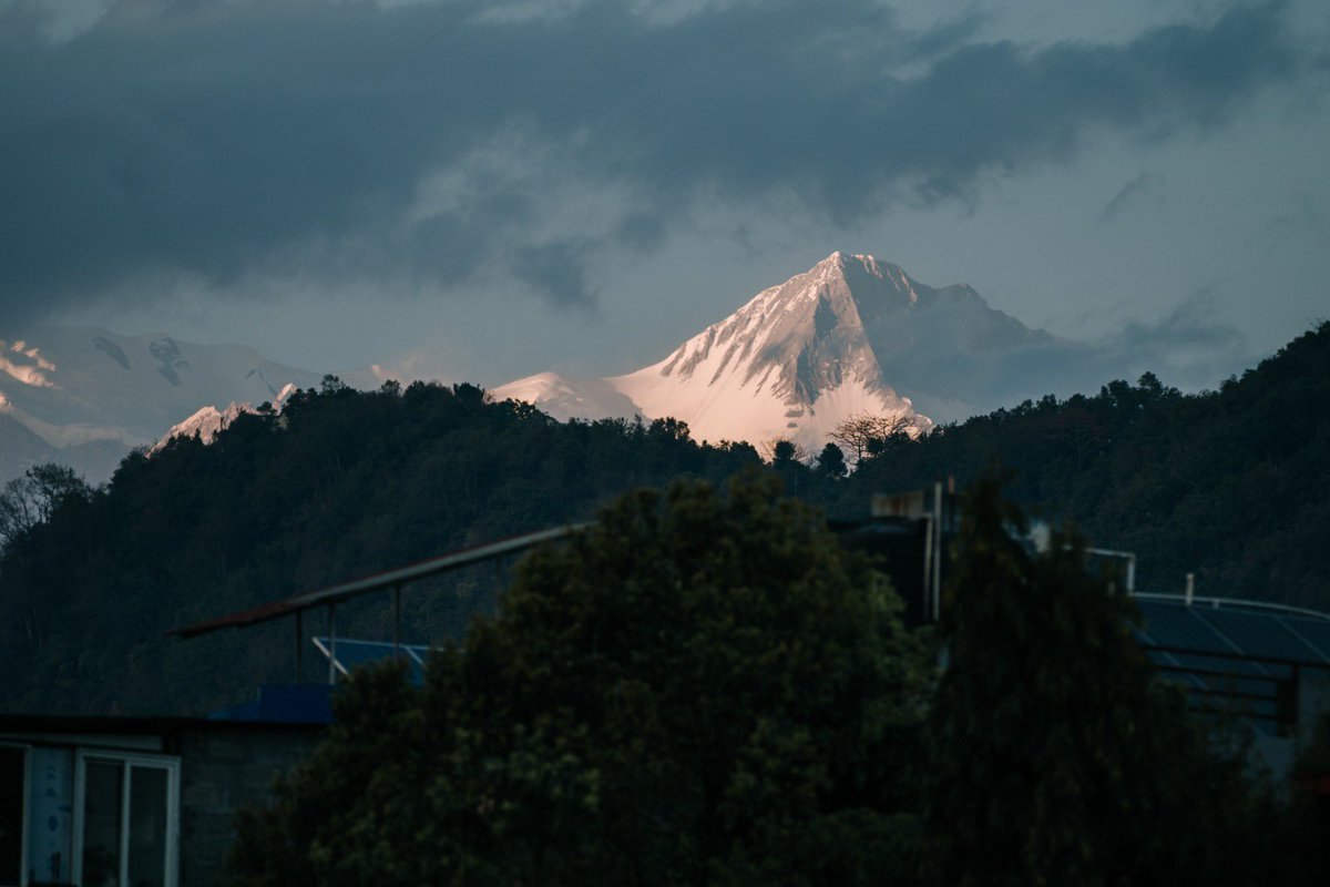 २०७२ सालको विनाशकारी भूकम्पपछि एक दशक बितिसकेको छ। नेपाल र नेपालीको अदम्य साहस र सहनशीलता आज पनि पोखराका अडिग हिमालहरूजस्तै अटल छ।

#NepalLiteratureFestival #nepallitfest
