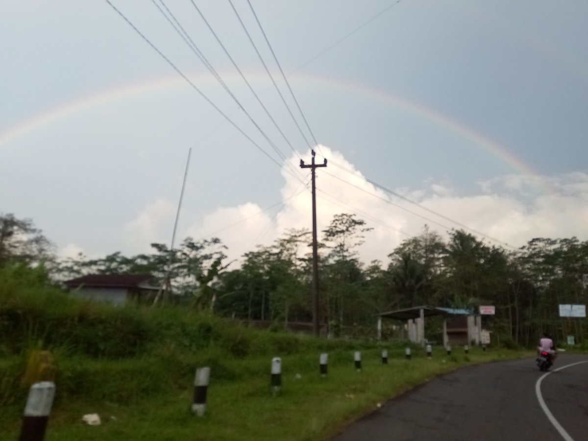 hiyyatu's tweet photo. Pelangi itu bukti…
bahwa yang indah kadang datang setelah yang berat.

#KeepGoing #LifeQuote #Pelangi #NatureVibes #SenjaHariIni https://t.co/0wGhccat8K