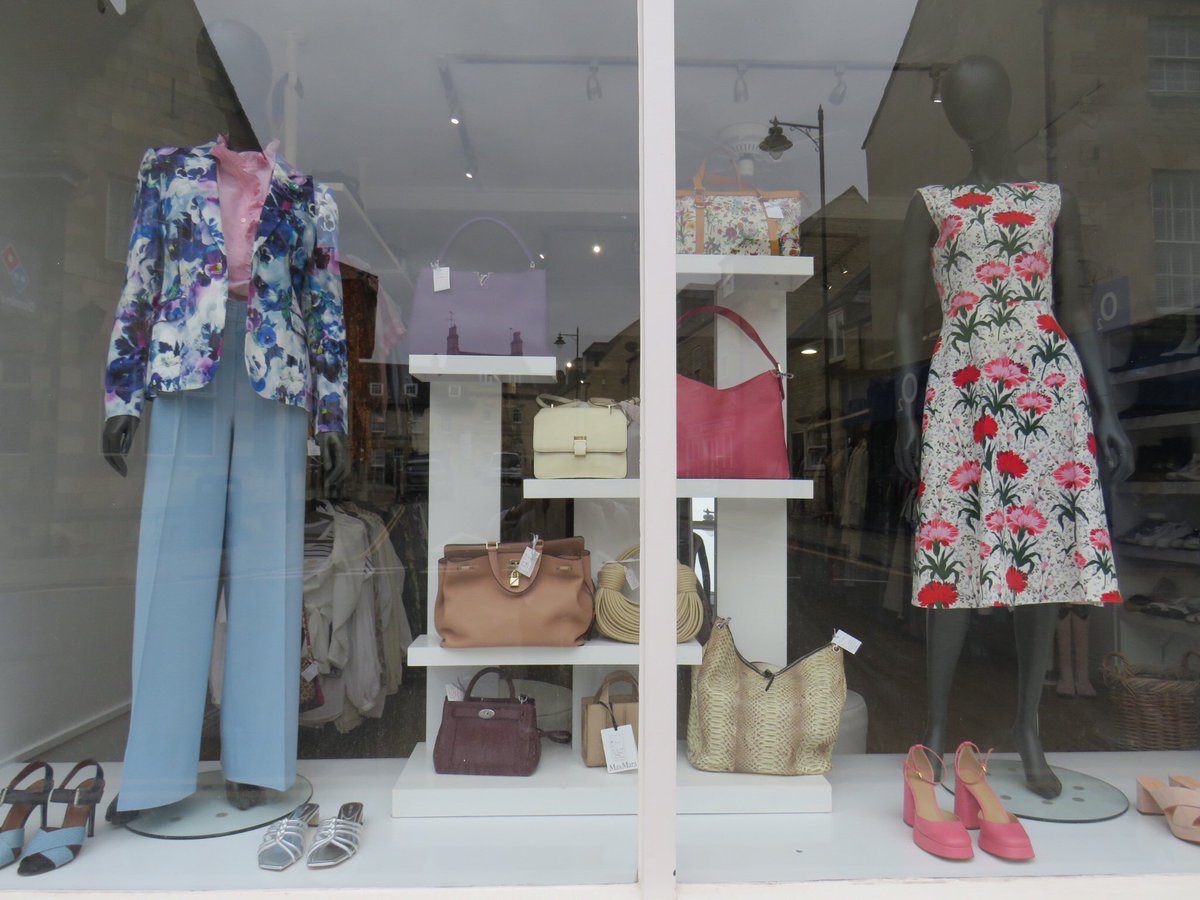 ArchLabelAgency's tweet image. Spring florals - always a winner 💐 On the left gorgeous #paulsmith Black Label pansy print jacket M £80, #aime pink frill blouse M, £50, #meandem blue weave tailored trousers, £60 size 12💐 beautiful #erdem carnation print dress £150, size 8 🌸 fabulous #armcandy 💐 #preloved