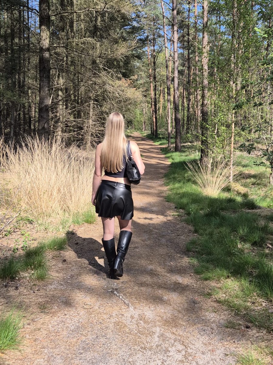 Let's go outside 😈 eXcited for the summer🌞😘 wanna see more? Check my F2F🫶🏻