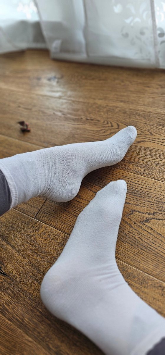 ElkeSims871's tweet photo. Du willst mehr von meinen Socken? Hier bitte🙏

@Feet_Shoutout @shoutout_io 

#sockencontent #getragenesocken #sexysocken #fußcontent https://t.co/rRljeuwbB0
