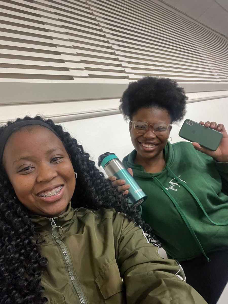 Rhodes_Uni's tweet photo. #Monday2Monday | As we wear green in solidarity with individuals experiencing sensory disabilities, let's remember that sensory processing differences can profoundly shape how someone perceives and interacts with the world around them.
Sensory disabilities encompass a range of conditions affecting various senses, including:
๐ Visual impairments like blindness and low vision; auditory impairments such as hearing loss and deafness;
๐Tactile impairments affecting the sense of touch; olfactory impairments impacting the sense of smell;
๐ Gustatory impairments altering the sense of taste;
๐Conditions like Sensory Processing Disorder (SPD), where the brain has difficulty receiving and responding to sensory information.
These diverse experiences, though often unseen, are a vital part of their reality. Creating space for understanding and accommodation allows those with sensory disabilities to fully participate and thrive in their own unique way.