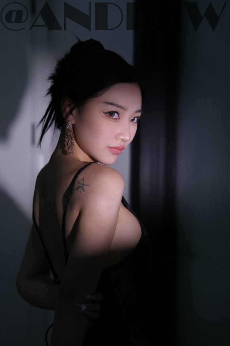 自带灯组的女神<a href="/YUZIXIMEN/">西门玉子汤</a> 西门，原片直出。