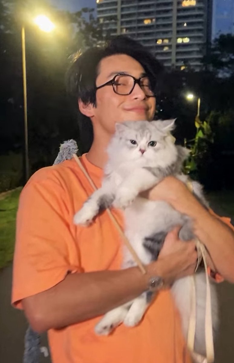 ในรูปนี้มีแมวฉองตัว 😽😽
#OstechXApo
<a href="/Nnattawin1/">Nnattawin</a> #ApoNattawin