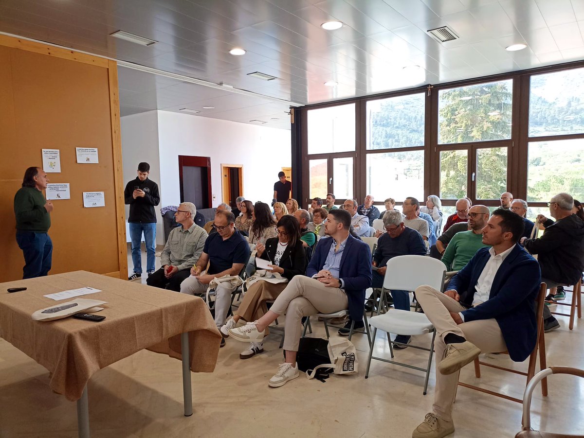 ismaelfageca's tweet photo. Les 𝗝𝗢𝗥𝗡𝗔𝗗𝗘𝗦 𝗗𝗘 𝗣𝗘𝗗𝗥𝗔 𝗘𝗡 𝗦𝗘𝗖 a Fageca ens mostren la gran importància d’aquest patrimoni. 

Una oportunitat per desenvolupar el món rural, una opció real de canvi de paradigma. 

Seguim! https://t.co/bJlc8mB1HX