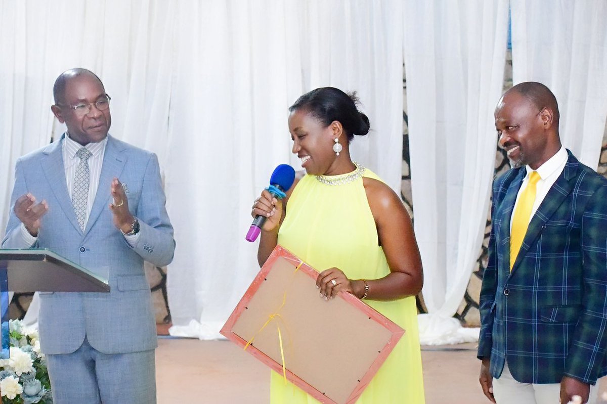Justine Nameere Nsubuga (@justinenameere) on Twitter photo We thank the students of Muteesa 1 Royal University for voting for our NRM Flag Bearer Jackline Nampijja as Guild President. At her swearing in, I gifted her with a portrait of His Excellency President Museveni <a href="/KagutaMuseveni/">Yoweri K Museveni</a> and encouraged her to stand on his patriotic values🙏 We thank the students of Muteesa 1 Royal University for voting for our NRM Flag Bearer Jackline Nampijja as Guild President. At her swearing in, I gifted her with a portrait of His Excellency President Museveni <a href="/KagutaMuseveni/">Yoweri K Museveni</a> and encouraged her to stand on his patriotic values🙏