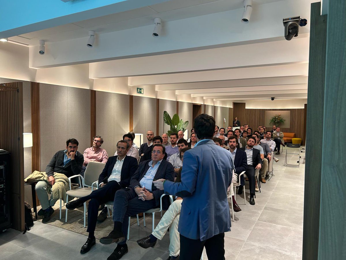 Viaró Global School tweet media