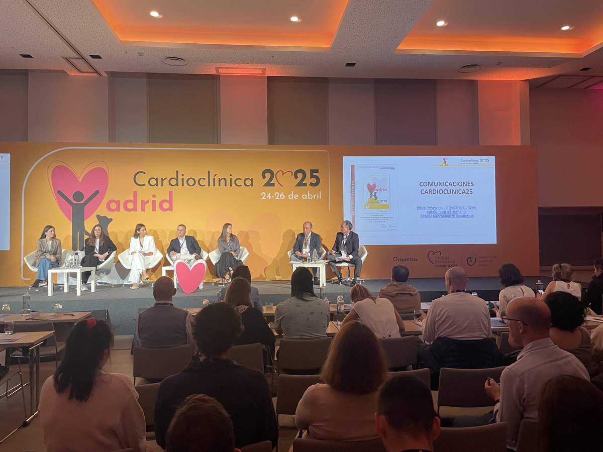 Asociación Cardiología Clínica SEC (@clinica_sec) on Twitter photo Seguimos en #CardioClinica25 contacto el “Combate de boxeo 🥊 “ ‼️
Defensa de las 5 mejores Comunicaciones orales❣️📝
Nuestros árbitros <a href="/jmgamez3/">José M.ª Gámez, MD, PhD</a> & <a href="/GBE62/">Gonzalo Barón</a> Seguimos en #CardioClinica25 contacto el “Combate de boxeo 🥊 “ ‼️
Defensa de las 5 mejores Comunicaciones orales❣️📝
Nuestros árbitros <a href="/jmgamez3/">José M.ª Gámez, MD, PhD</a> & <a href="/GBE62/">Gonzalo Barón</a>
