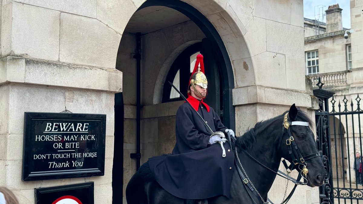 RakibuBrighton's tweet photo. In the heart of Westminster, history stands tall. The Royal Horse Guards timeless, majestic, unforgettable. London isn’t just a destination, it’s a story you live. #WorldTraveler #LondonMagic
#RoyalGuards #WestminsterVibes https://t.co/4ExCjsVrRA