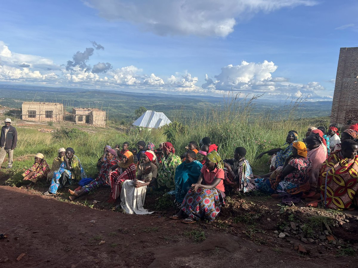 L’équipe de l'association Banguka Development <a href="/BangukaDev/">BANGUKA DEVELOPMENT</a> est à Mukoni Muyinga Buhumuza pour identifier les besoins dans le cadre d’un projet d’autonomisation des femmes autochtones. Ensemble, bâtissons un avenir durable et inclusif ! 🌍👩🏾‍🤝‍👩🏿
#Autonomisation #PourUnAvenirMeilleur