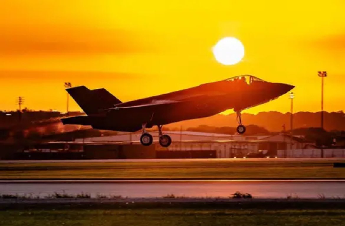 VividProwess's tweet image. 🚨BREAKING: Three F-35I “Adir” fighter jets officially landed in Israel yesterday, joining the Israeli Air Force.
Hamas, Hezbollah, Houthis, Iran—you're on notice.
🇮🇱