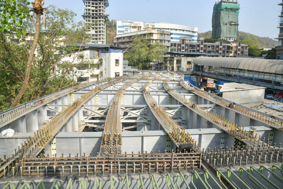 🔹अंधेरी पूर्व – पश्चिमेला जोडणारा महत्वाचा दुवा असलेला गोपाळकृष्ण गोखले पूल आणि विक्रोळी रेल्‍वे स्थानकावरील उड्डाणपूल या प्रकल्पांची अतिरिक्‍त महानगरपालिका आयुक्त (प्रकल्‍प) श्री. अभिजीत बांगर यांनी आज पाहणी केली. 

🔹अंधेरी येथील गोपाळकृष्ण गोखले पुलाचे मुख्य काम १०० टक्‍के