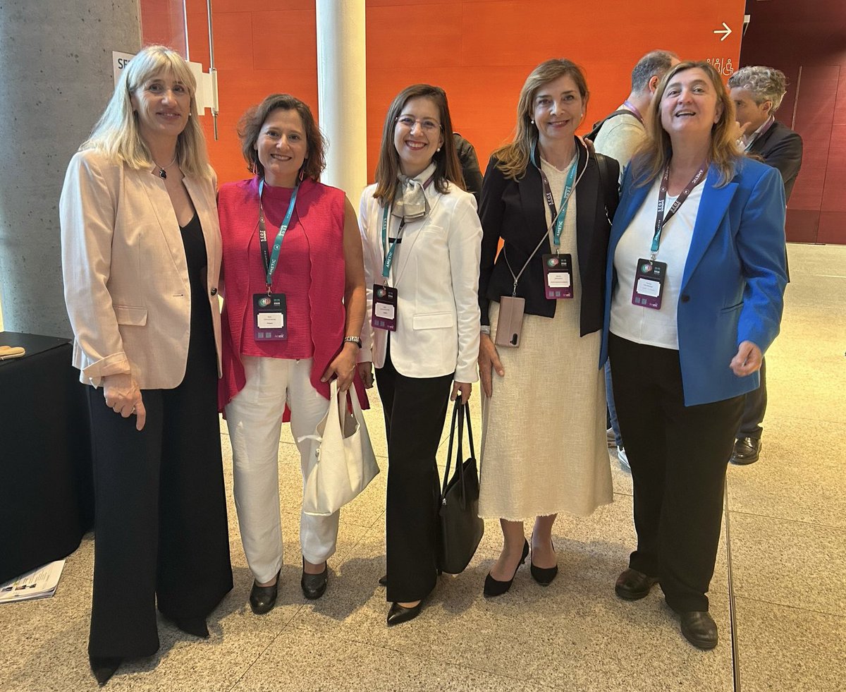 ITELLIGENT (@itelligent_it) on Twitter photo Bonito encuentro entre grandes profesionales del #sectorTIC e #InteligenciaArtificial en #aiamsummit25
🌟Paula Sánchez <a href="/AMETIC_es/">AMETIC</a>
🌟BelenAlbarracin <a href="/ITelligent_IT/">ITELLIGENT</a>
🌟Isabel Córdova <a href="/AMETIC_es/">AMETIC</a>
🌟Merche Hernansaez <a href="/tecnalia/">TECNALIA</a>
🌟Paqui Rubio <a href="/GaiaXSpain/">Gaia-X Hub Spain</a> Bonito encuentro entre grandes profesionales del #sectorTIC e #InteligenciaArtificial en #aiamsummit25
🌟Paula Sánchez <a href="/AMETIC_es/">AMETIC</a>
🌟BelenAlbarracin <a href="/ITelligent_IT/">ITELLIGENT</a>
🌟Isabel Córdova <a href="/AMETIC_es/">AMETIC</a>
🌟Merche Hernansaez <a href="/tecnalia/">TECNALIA</a>
🌟Paqui Rubio <a href="/GaiaXSpain/">Gaia-X Hub Spain</a>