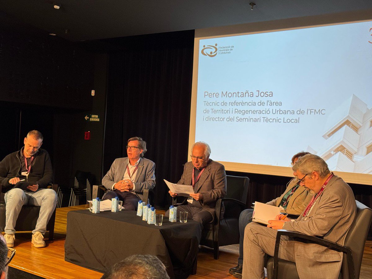 👥 La secretaria d’organització <a href="/judithtoronjo/">Judith Toronjo Nofuentes🎗️</a>, el responsable de política municipal <a href="/davidsaldoni/">David Saldoni🎗</a>, el president de vegueria <a href="/jrcasals/">Joan Ramon Casals</a> i l’alcalde de Martorell <a href="/xavifono/">Xavier Fonollosa</a> assisteixen a la 36a assemblea general de la <a href="/FMCmunicipis/">Federació Municipis</a> celebrada a Barcelona