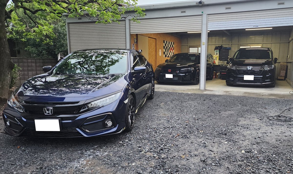 bob_hiroaki's tweet photo. 濃色車の洗車は天気が悪い日に限りますね🎵
3台同時にキレイなことがなかなか無い・・・😅
#RC4
#FK7
#FL5 https://t.co/exLszo8Nq3