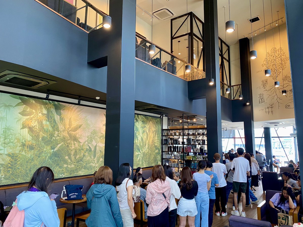 bbinbub's tweet image. ต่อแถว 1 ชั่วโมง เต็ม ๆ