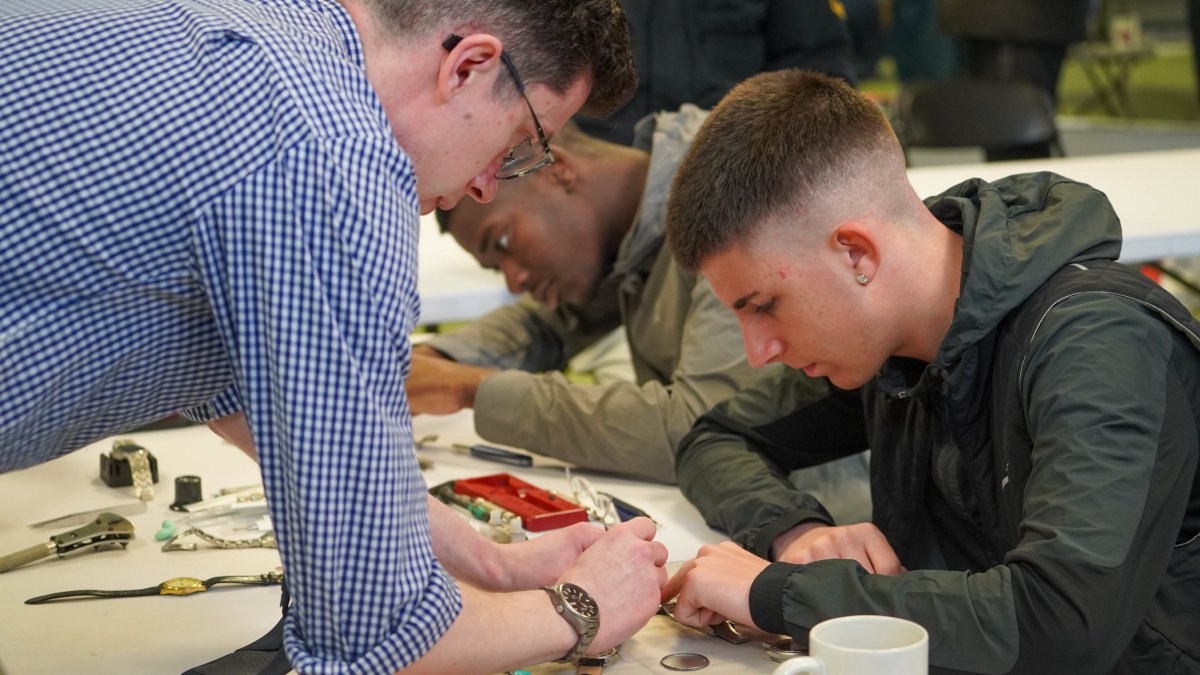 RFC_Charity's tweet photo. Candidates on our @CashBackScot Towards New Futures employability programme gained valuable experience at a recent industry partner practical session with Timpson's⌚
Full story and more about this life-changing programme⬇️
https://t.co/2yn5HmVXdD
#Potential #CB4C https://t.co/KpUCgr3Pld