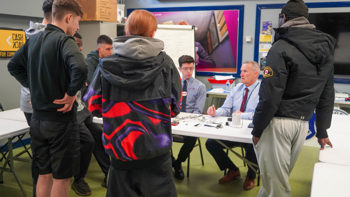 RFC_Charity's tweet photo. Candidates on our @CashBackScot Towards New Futures employability programme gained valuable experience at a recent industry partner practical session with Timpson's⌚
Full story and more about this life-changing programme⬇️
https://t.co/2yn5HmVXdD
#Potential #CB4C https://t.co/KpUCgr3Pld